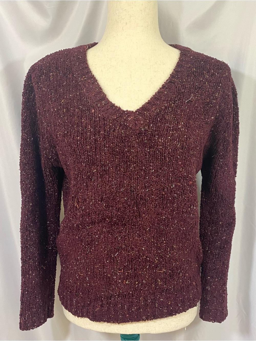 Vintage Airport Classic V-Neck Women's Sweater in Deep Burgundy